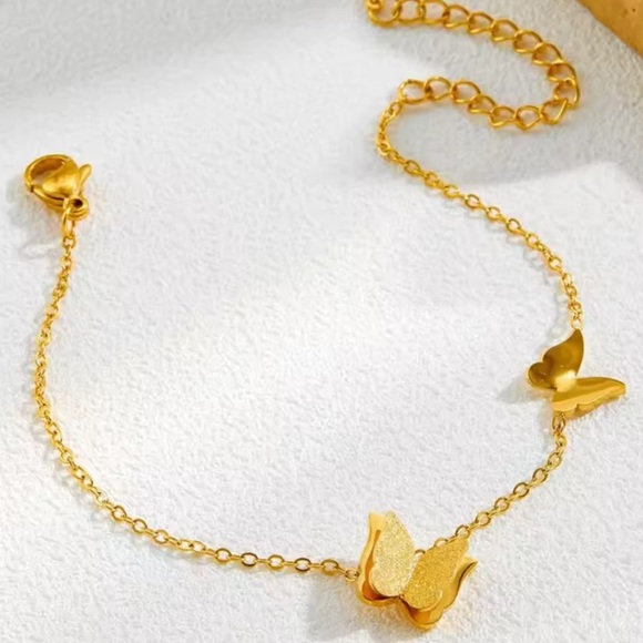Chic Gold Butterfly Chain Bracelet - Picture 3 of 7